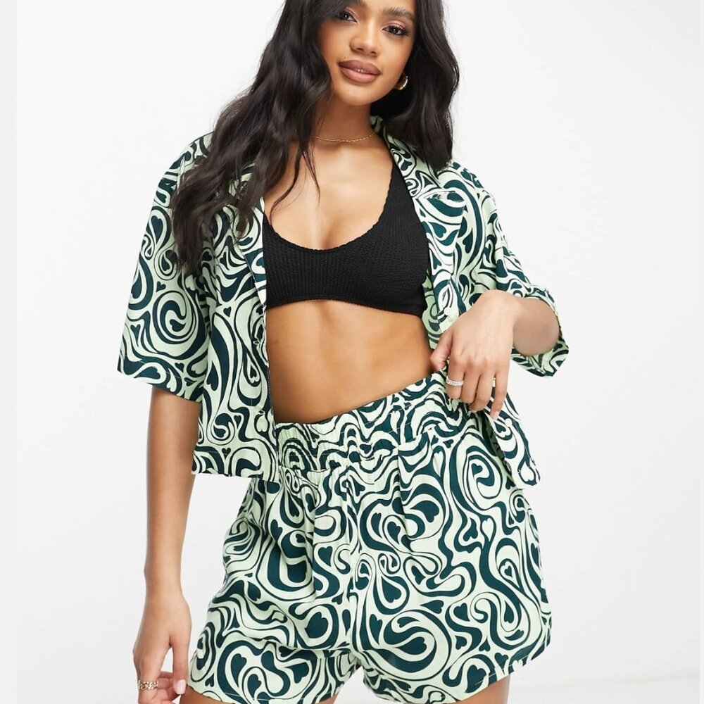 💚 Monki Boxy Beach Shirt & Shorts Co-ord Set – Mini Heart Swirl, Size S (US 6)